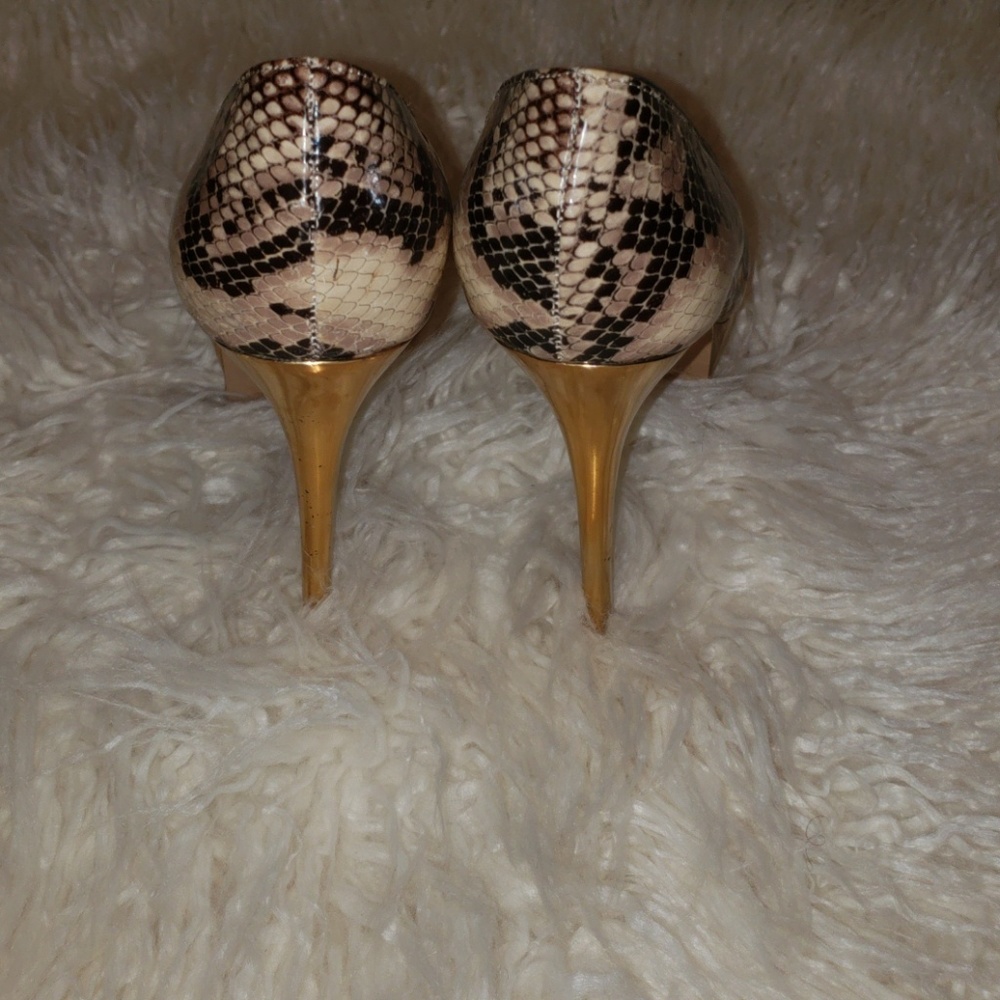 Shoes - Picture 3 of 4